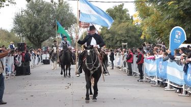 GAUCHOS. Los centros tradicionalistas animaron el desfile de las Fiestas Patronales de Zelaya.