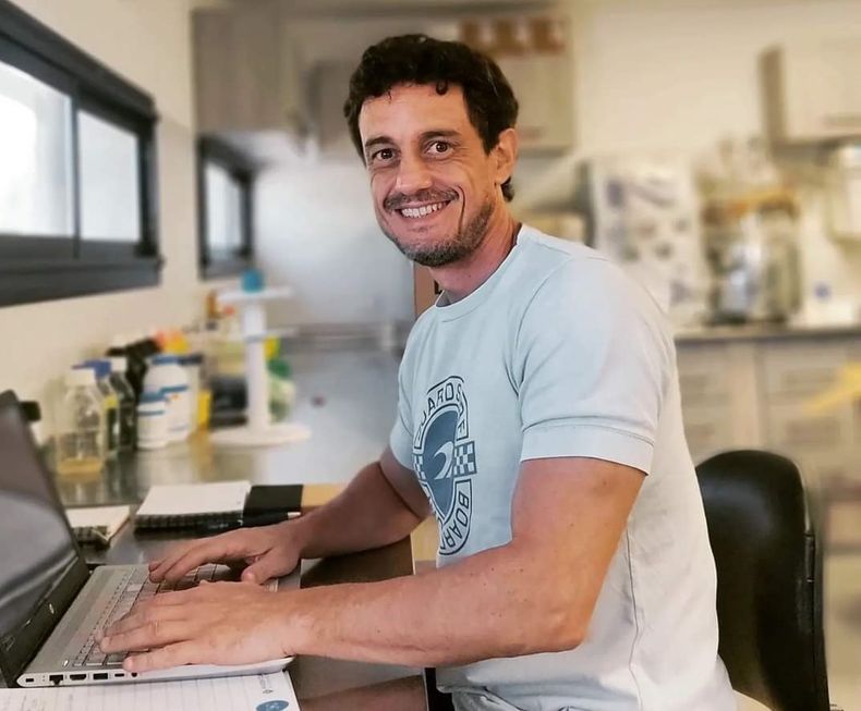 Paulo Maffía es egresado de la Universidad Nacional de Quilmes.