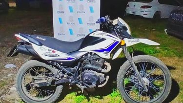 El motociclista circulaba en un rodado adulterado y fue detenido.&nbsp;