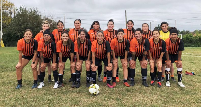 El plantel femenino del Club Atl&eacute;tico Zelaya.