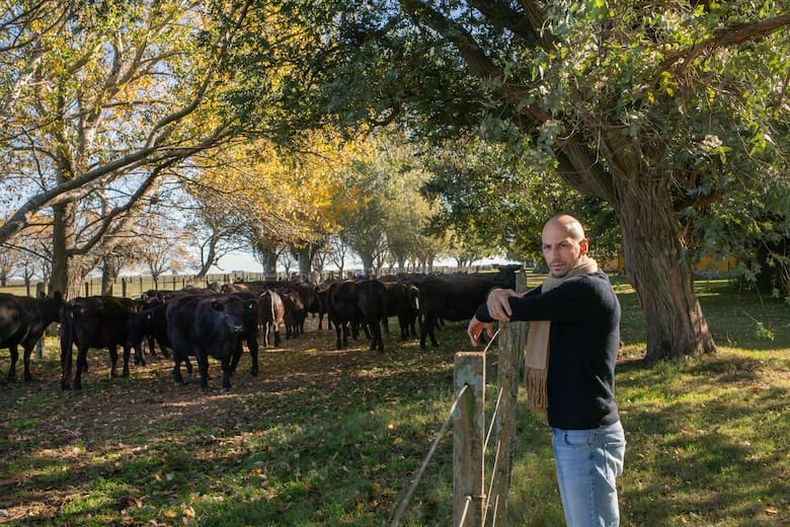 Pablo Rivero en su campo productivo. (La Nación).