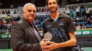 FIRMÓ FLORES. “Cuando me llamaron de la Selección me costó caer porque no lo esperaba.”.