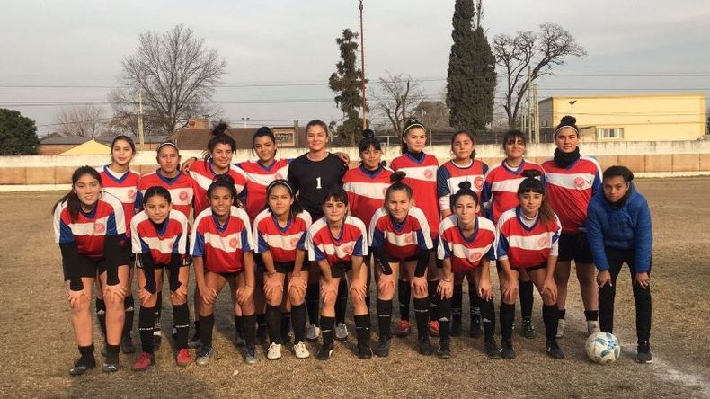 CAMPEONAS. Las chicas de Gauchitos son las nuevas monarcas de la Liga Municipal..