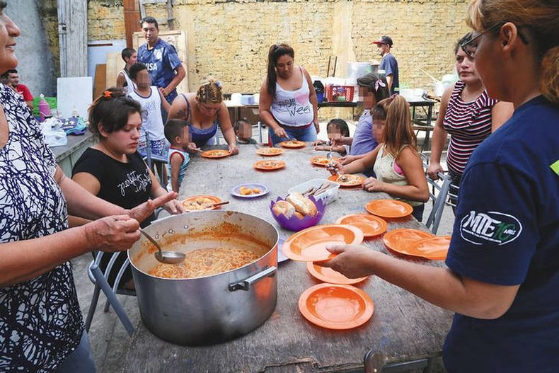 La&nbsp;Canasta Básica Alimentaria&nbsp;(CBA), que determina la línea de indigencia, aumentó 2,2% en marzo en el Gran Buenos Aires.