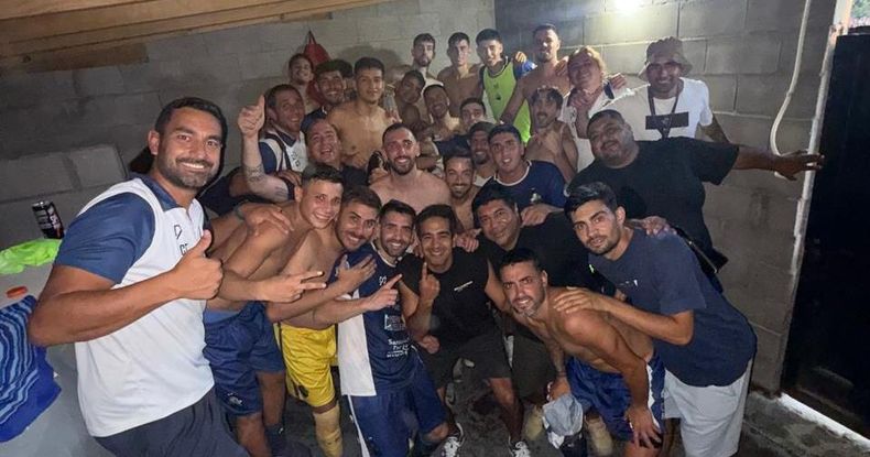 FELICIDAD. La Fraternidad gan&oacute; en Zelaya y es l&iacute;der junto a Somra.