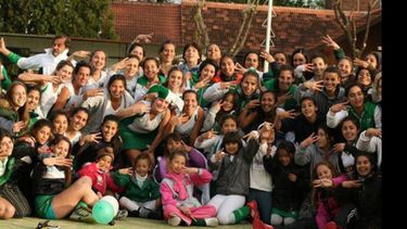 EQUIPO Y CANCHA. “Esto es volver al club, es empezar de nuevo”, describió la entrenadora Patricia Campos..