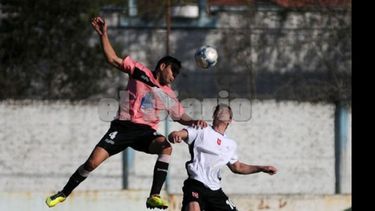 Leonel Bargas apareció con su garra en el 2º tiempo para defender la victoria..