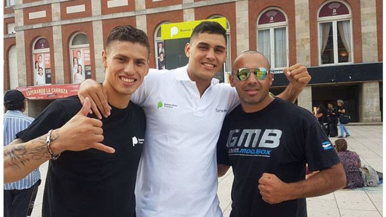El doctor Peralta. Yamil Peralta viajó el fin de semana a Mar del Plata para brindar una clínica de boxeo en las playas de La Feliz. Auspiciado por el gobierno de la Provincia de Buenos Aires, el representante olímpico en Londres 2012 y Brasil 2016, enseñó algunos de los secretos dentro del cuadrilátero..