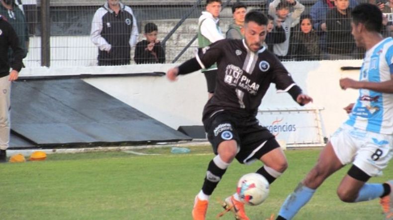 PELOTA. Tossi volvió a ser titular y lo hizo con goles..