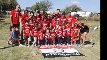 EL FUTURO. El grupo de chicos de la agrupación que compite en el Nuevo Milenio..