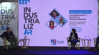 En el Parque Industrial de Pilar arrancó en IndustrializAR el primero de los paneles de la jornada de hoy.