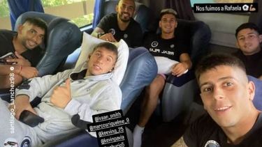 Los jugadores de Real Pilar postearon en sus redes la salida desde el micro.