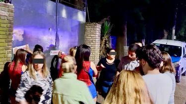 AFUERA. Más de 1.500 jóvenes debieron dejar el predio de la fiesta. &nbsp;