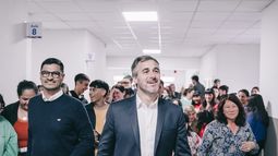 Achával recorre la nueva escuela de Luchetti. Los alumnos participaron de la apertura.&nbsp;