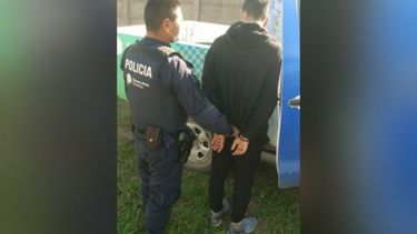 El hombre tiene 30 años y escapó sin pagar del hotel. .