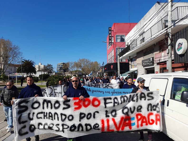 MARCHA. Trabajadores de ILVA y sus familias de manifestaron en el centro de Pilar.