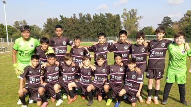 EQUIPO. Los chicos de la categoría 2012 de Real Pilar demostraron su eficacia.