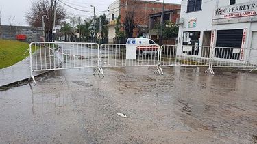 Pilar a Diario | VALLADO. El ingreso a Pilar por la calle Guido fue cerrado ayer, junto con Roca y Rivadavia. .