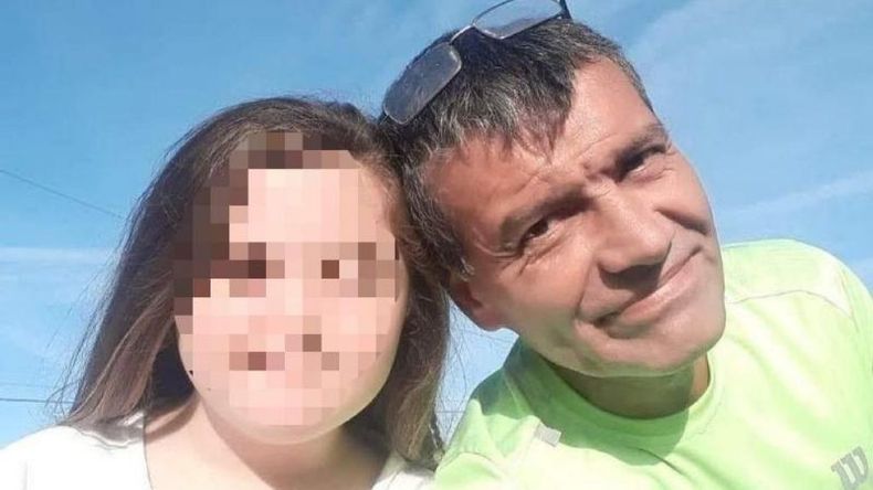 EL GALLEGO. Juan Manuel García junto a su hija. Hacía extras para festejarle los 15..