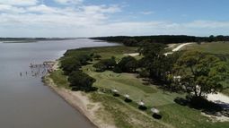 Tranquilidad, hermosos paisajes y múltiples opciones para pasar un fin de semana distinto en este balneario de la Provincia a 500 km de Pilar.