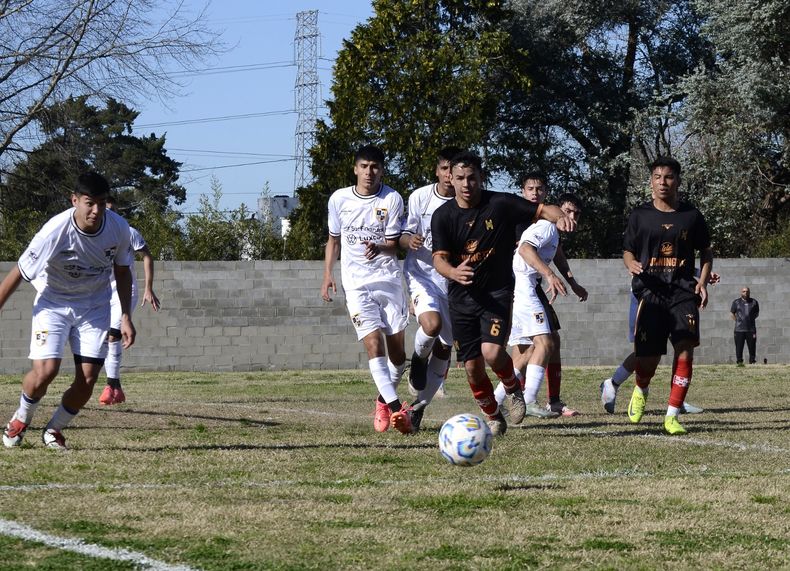Atlético juega este miércoles en la Ciudad Deportiva y el próximo lunes va a Zárate.