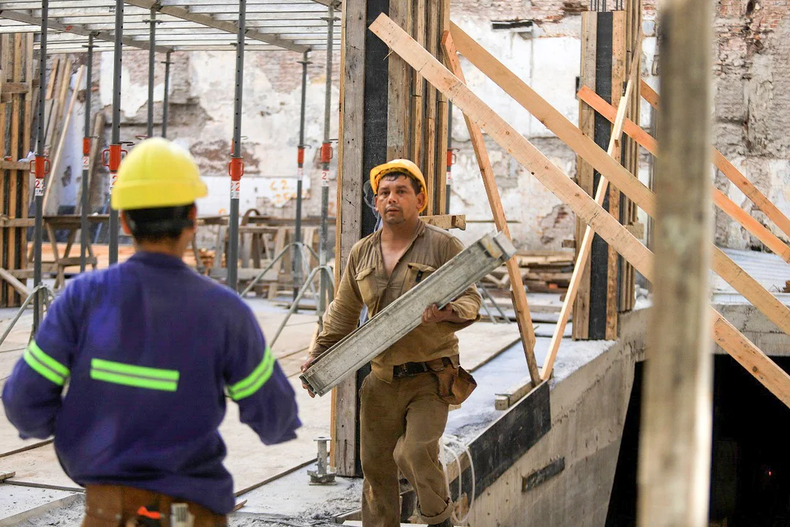 NO ENCUENTRA PISO La construccin volvi a caer en enero