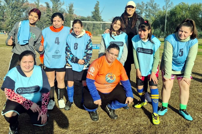 El equipo femenino +17 del Programa Municipal de Entrenamiento.
