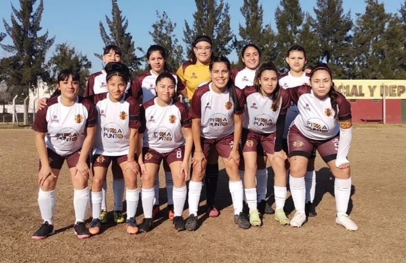 EQUIPO. Las chicas de Monterrey tiene 19 puntos en el torneo de la Liga Escobarense.