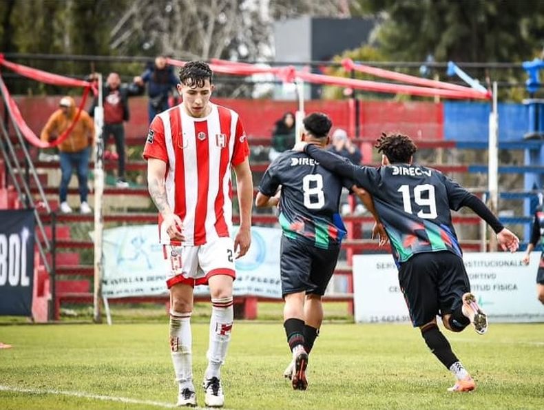 Atlético Pilar no pudo con el líder Televisión en La Reja.