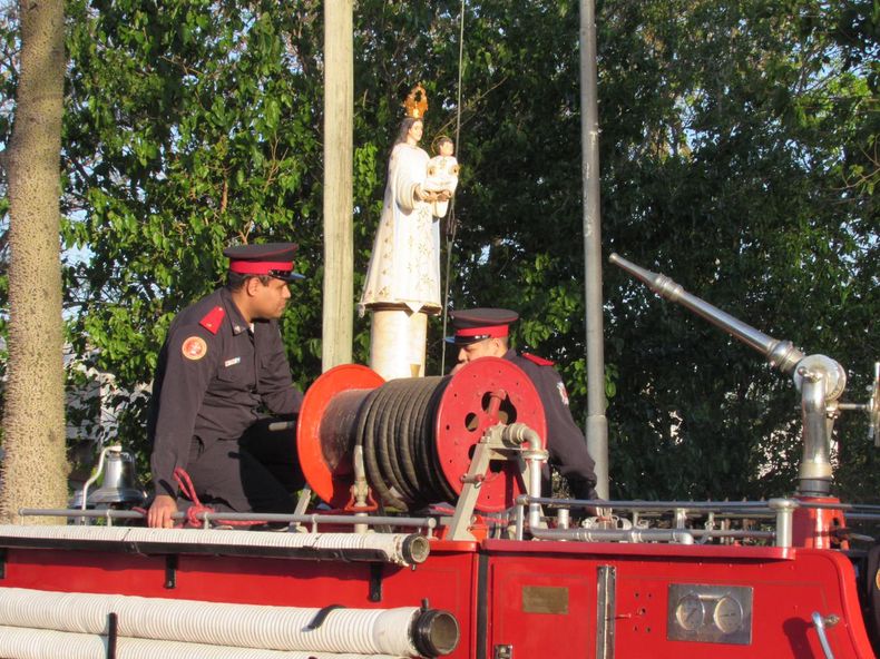 PROCESIÓN. Fue encabezada por la imagen de la Virgen del Pilar. &nbsp;