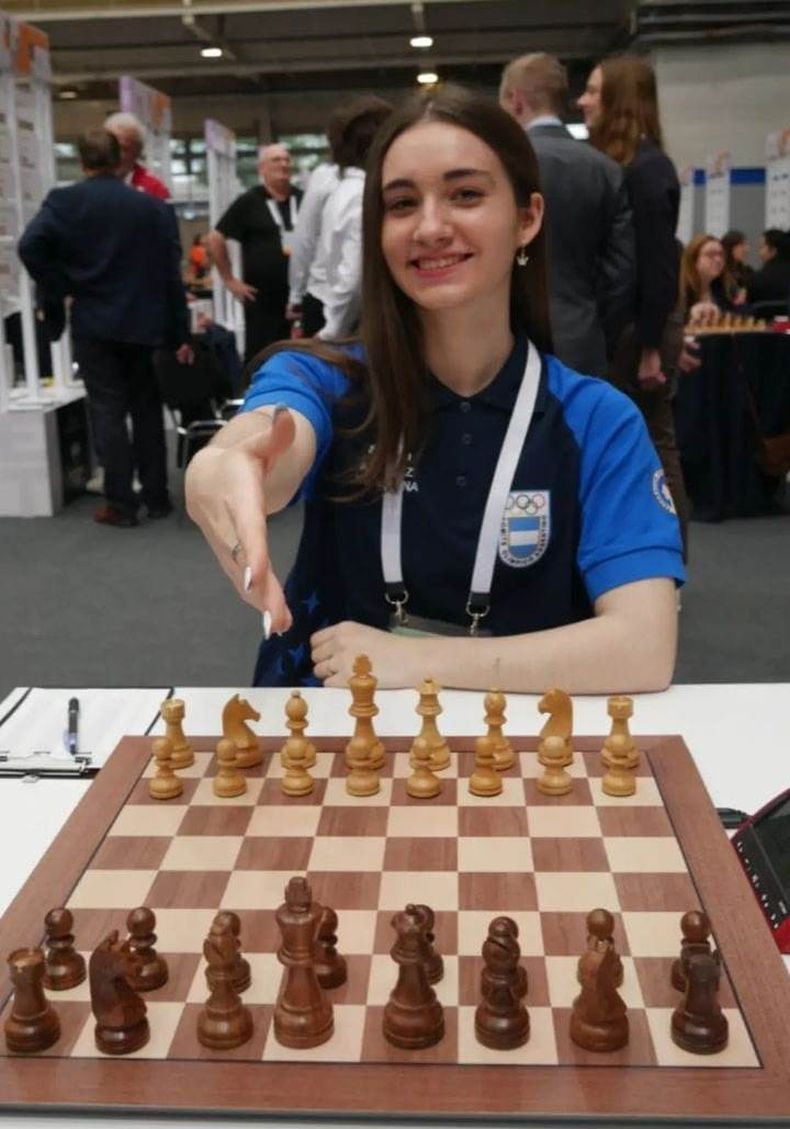 SALUDO. Francisco logró su cuarto triunfo en la Olimpiada de Budapest.
