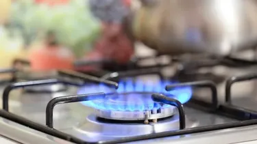 El Gobierno otorgará un 25% extra de subsidio al gas para 4,7 millones de usuarios, elevando la cobertura al 75% para amortiguar la suba internacional. El Gobierno otorgará un 25% extra de subsidio al gas para 4,7 millones de usuarios, elevando la cobertura al 75% para amortiguar la suba internacional.