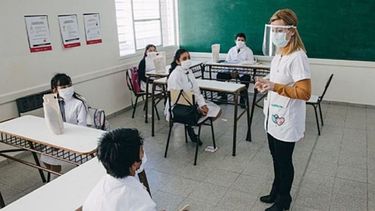 AL AULA. Los alumnos volverán a las clases presenciales tras el receso invernal..