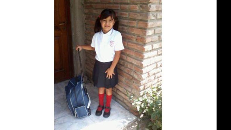 Mía Chávez, primer día de clases. Instituto Modelo de Pilar..