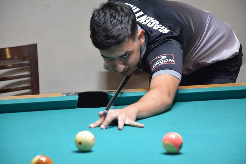 Brian Block se quedó con dos títulos en las mesas del Club El Trébol de Moreno.