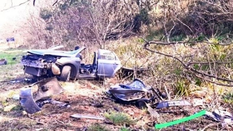 La conductora del automóvil salvó su vida de milagro. Llevaba el cinturón de seguridad. Foto @juancaimpacto.