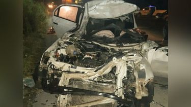 El VW Gol muestra la violencia del impacto..