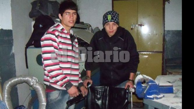 Alumnos también comenzaron a reparar las sillas del centro de rehabilitación..