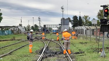 Una cuadrilla realiza tareas de mantenimiento en la estación Pilar. Las obras mayores tendrán que esperar.