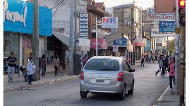 CARTELES. Las publicidades de los comercios pagarán menos tasas..