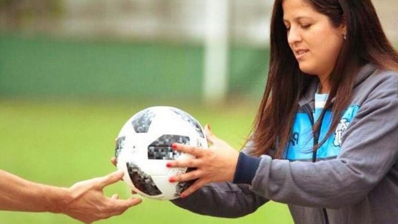 RECORRIDO. Sabrina Afriol ya lleva seis años trabajando con planteles profesionales de fútbol. .