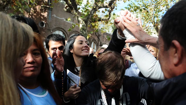 Quién es Leda, la sanadora que reunió una multitud en Santos Lugares
