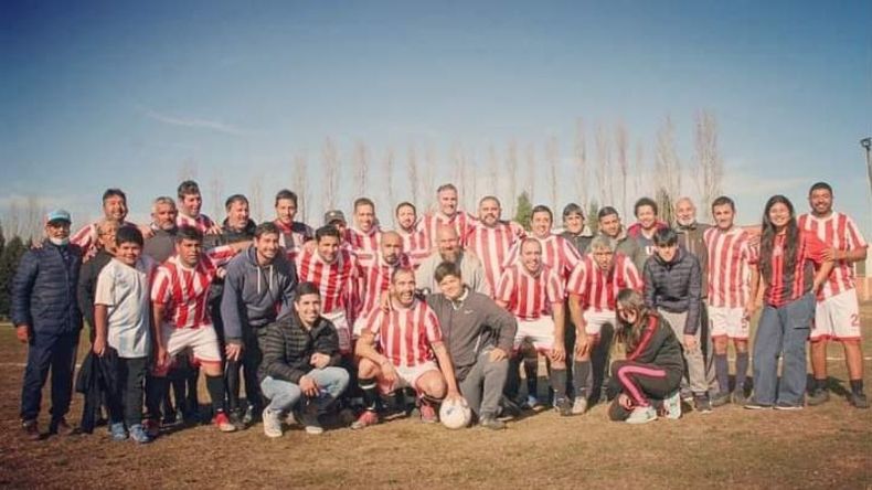 CAMPEÓN. El plantel de Libertad logró el ascenso con una fecha de anticipación..