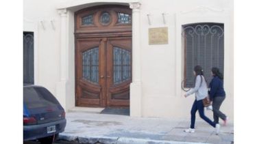 TENSIÓN. El edificio del Concejo Deliberante, uno de los escenarios de la pelea..