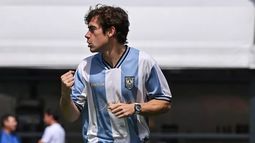 Colapinto arribó a Barcelona con la remera Albiceleste. Colapinto arribó a Barcelona con la remera Albiceleste.