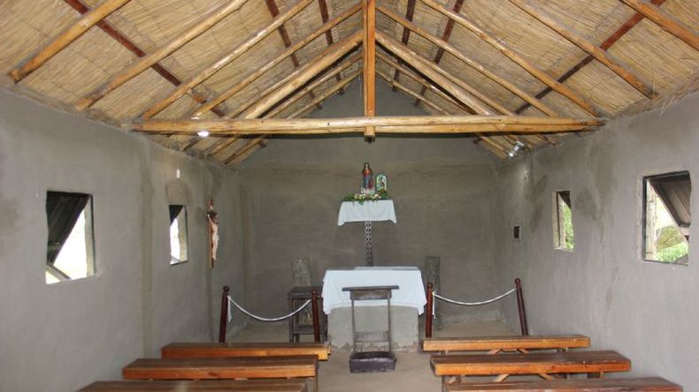 Interior de la pequeña capilla. Puede visitarse todos los días. .