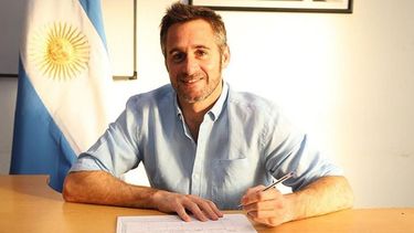 FIRMA. Achával encabeza la lista que representa a distintos sectores..