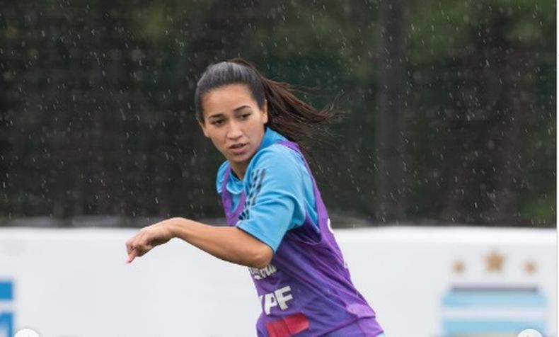 Belén Ludueña entrenando en el predio Lionel Messi de la AFA: