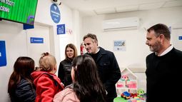 VISITA. Achával con Laurent y Peralta, en el centro de salud de Monterrey.