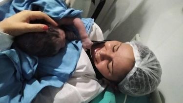 AMIR. El primer bebé del 2021 junto a su madre..